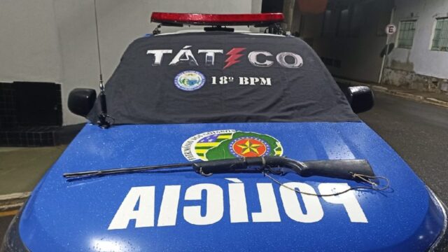 Tático recaptura foragido da justiça e prende suspeito por porte ilegal de arma de fogo