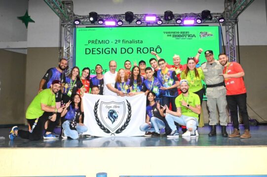 CEPMGI Dr. Tharsis Campos, recebe o prêmio de segundo lugar na categoria Design do Robô, na Etapa Regional do Torneio Sesi de Robótica