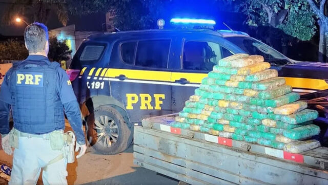 Avaliada em R$ 10 milhões, pasta base de cocaína é achada em assoalho falso de caminhonete em MG