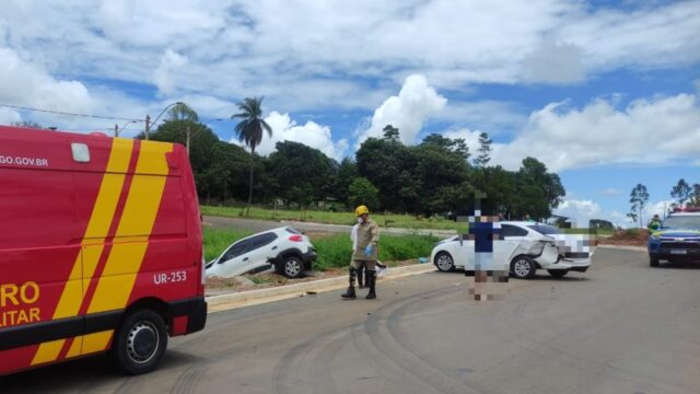 Acidente entre dois veículo é registrado na GO-330, saída de Catalão para Ipameri