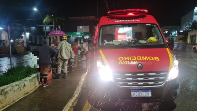 Colisão entre carro e moto deixa mulher ferida em Catalão