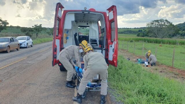 Pneu de moto estoura na rodovia GO-210 e deixa dois feridos, em Catalão
