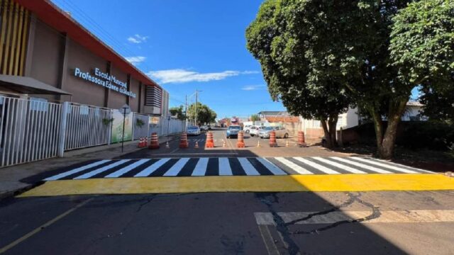 Prefeitura de Ouvidor constrói faixa elevada para travessia de pedestres em frente a Escola Ediene