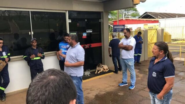 Diretoria do Sindicato Metabase reuni com trabalhadores da empresa AIZT