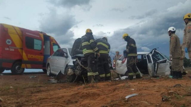 Quatro pessoas ficam feridas em um acidente entre dois veículos na GO-020, no município de Cristianópolis