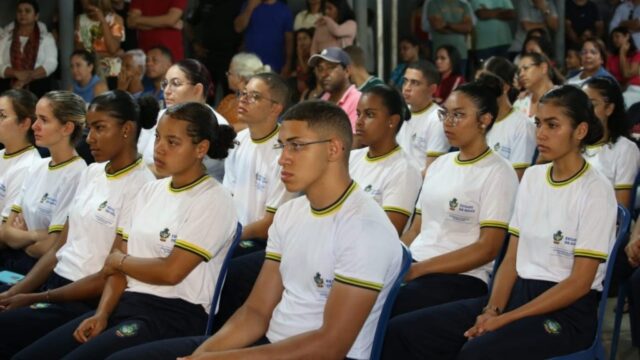 Governo de Goiás inaugura colégio militar em Cristalina