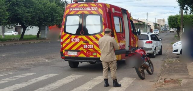 Motociclista fica ferido após colidir frontalmente com carro no Bairro Ipanema, em Catalão