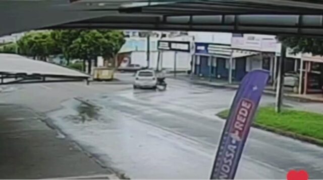VÍDEO: Câmera de monitoramento mostra imagens de atropelamento no trânsito de Catalão