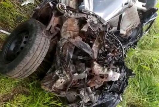 Uberlândia: carro bate de frente com carreta no Anel Viário Oeste e motorista morre