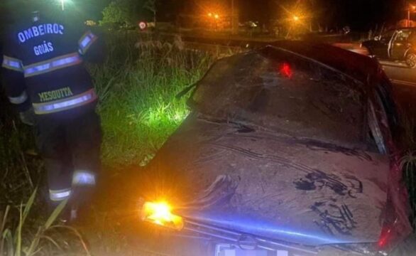 Acidente: Saída de pista na GO-139, em Caldas Novas, deixa três pessoas feridas
