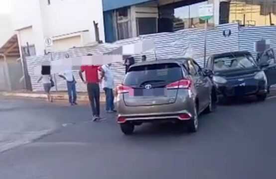 Colisão entre dois veículos deixa mulher ferida no Centro de Catalão