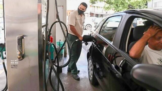 Preço médio do litro da gasolina cai para R$ 4,98