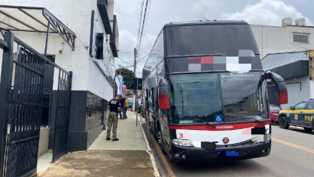 Ônibus usado por manifestates radicais em Brasília é apreendido na BR-050, em Catalão