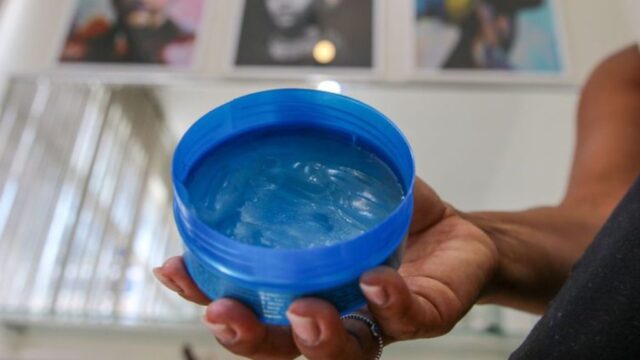 Anvisa proíbe venda de todas as pomadas para modelar e trançar cabelos