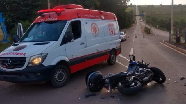 Colisão entre moto e caminhonete deixa uma pessoa ferida em Pires do Rio