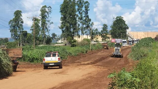 Após reuniões entre Sindicato Metabase, empresas e poder público, obras de pavimentação dão início na rodovia sentido às mineradoras