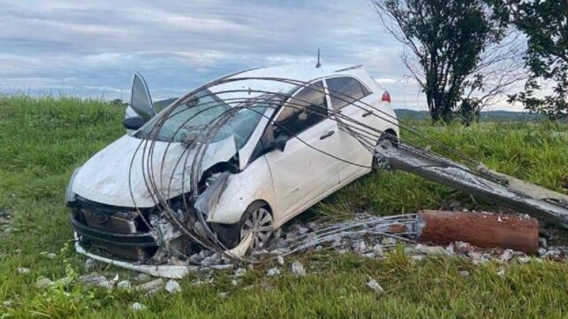 Moradora de Caldas Novas se envolve em grave acidente na GO-020, sentindo Goiânia