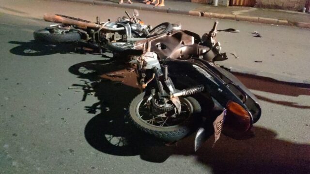Acidente de trânsito: Colisão entre duas motocicletas deixa condutores com ferimentos no Bairro Jardim Paulista, em Catalão