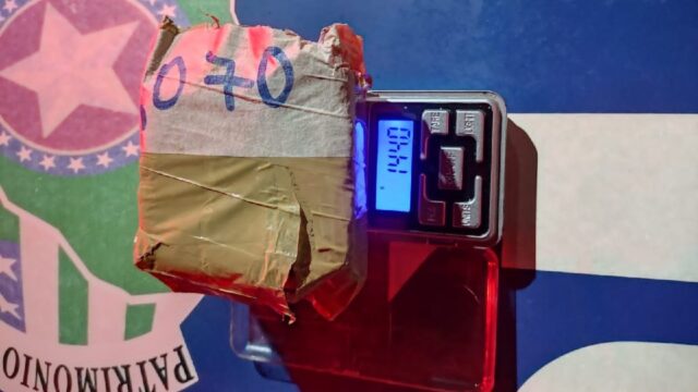 PM flagra dois indivíduos com drogas em Santa Cruz de Goiás
