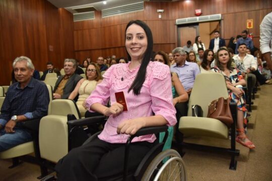 Catalão: Jovem tetraplégica realiza sonho de conquistar a carteira profissional da OAB-GO