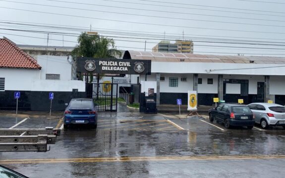 Em Caldas Novas, jovem é preso suspeito de tentar matar padrasto à pauladas