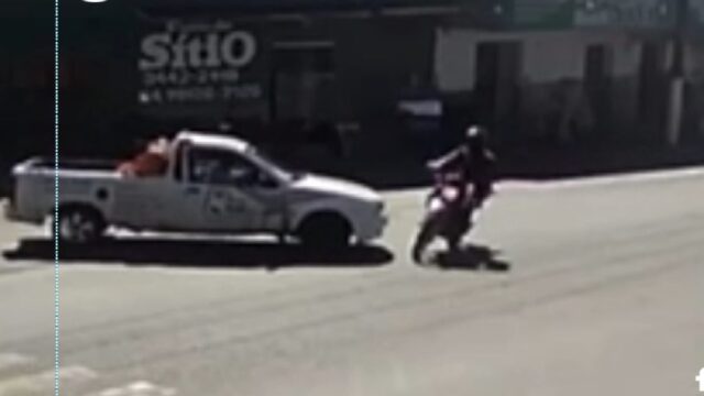 Câmera registra acidente que deixou motociclista com fratura grave; veja