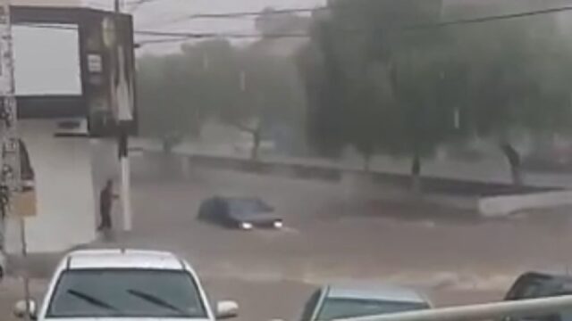 Em menos de uma hora, chove 23,6mm em Catalão e causa transtornos; veja vídeos