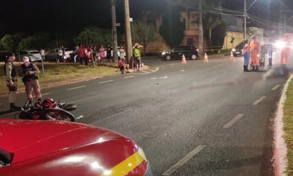 Pedestre morre atropelado e motociclista fica gravemente ferido em Uberlândia