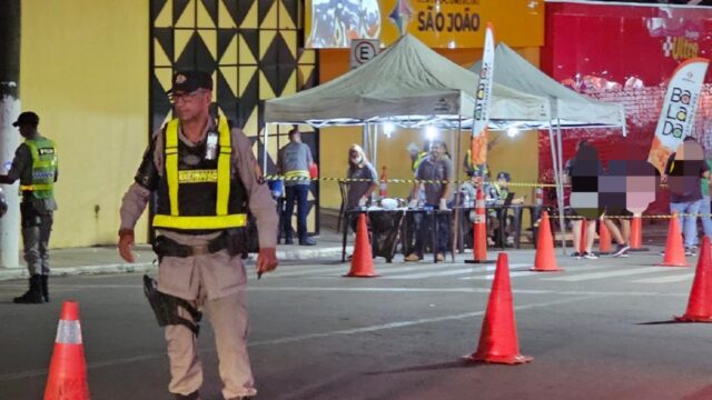 Balada Responsável autua 16 motoristas por recusa de teste do bafômetro, em Catalão