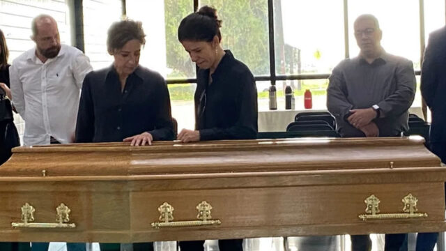 Corpo de Dona Iris é velado no Paço Municipal de Goiânia