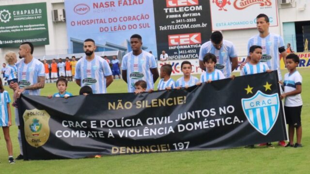Polícia Civil e Crac de Catalão fazem campanha em campo contra a violência à mulher
