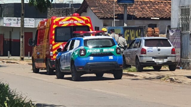 Carro colide em traseira de moto e condutor fica ferido em Catalão