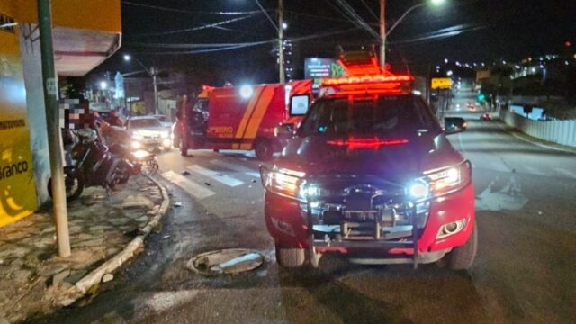 Colisão entre moto e carro deixa homem ferido, em Catalão