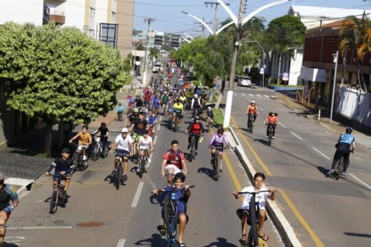 Passeio ciclístico reúne centenas de pessoas em Catalão
