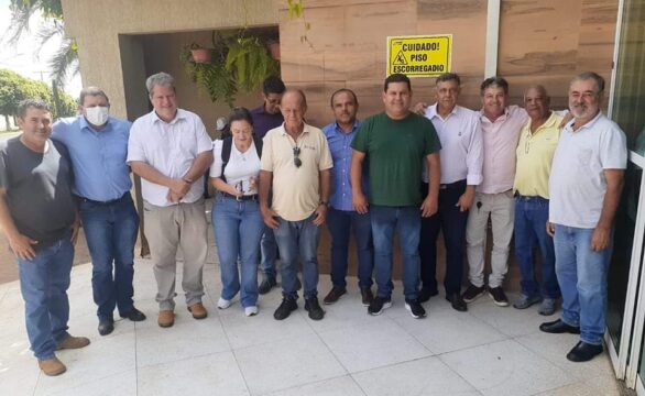 Em Ouvidor, Prefeito Cebinha recebe representantes do senador Vanderlan Cardoso