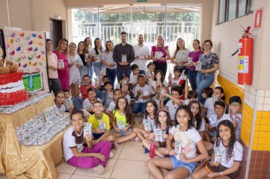 Prefeitura de Ouvidor entregou mais de 700 kits de higiene bucal para alunos da rede municipal de ensino