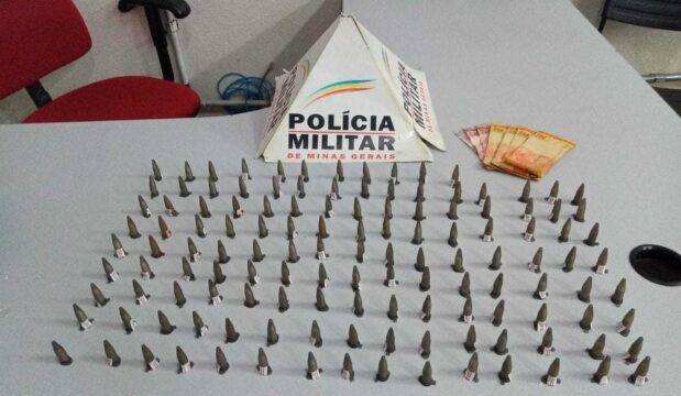 Uberlândia: Com drogas dentro do sapato, jovem é preso com mais de 130 pinos de cocaína