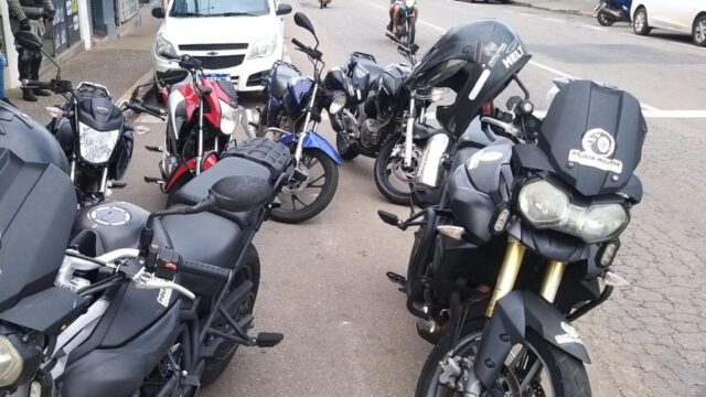 Motocicletas com descargas adulteradas são apreendidas durante "Operação Mãos Dadas", em Catalão