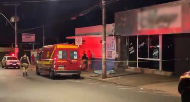 Mulher é assassinada em frente à casa noturna no bairro Tubalina, em Uberlândia