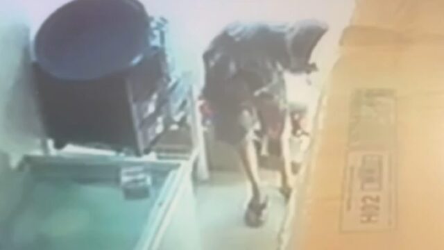 Ladrão é preso em flagrante pela PM, após ser flagrado por câmeras de segurança de comércio, em Catalão