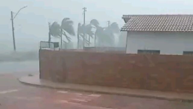 Chuva de granizo e ventos fortes assustam moradores de Campo Alegre de Goiás