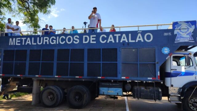 SIMECAT reage diante das demissões e John Deere reduz número de trabalhadores demitidos da fábrica em Catalão; VÍDEO