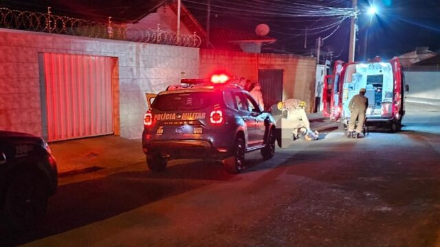 Homem é atingido por vários tiros em Catalão e suspeitos fogem em moto