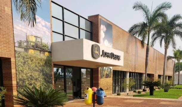 John Deere emite nota sobre as novas demissões que acontecerão na fábrica em Catalão; veja