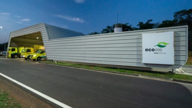 Veículo sai da pista e se choca contra cerca de arame farpado na BR-050, em Catalão