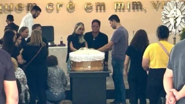 Dona Carmem, mãe de Leonardo, é enterrada no mesmo túmulo que o filho Leandro e o marido