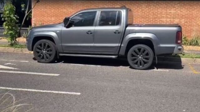 Caminhonete é alvejada com cerca de 15 tiros em Uberlândia