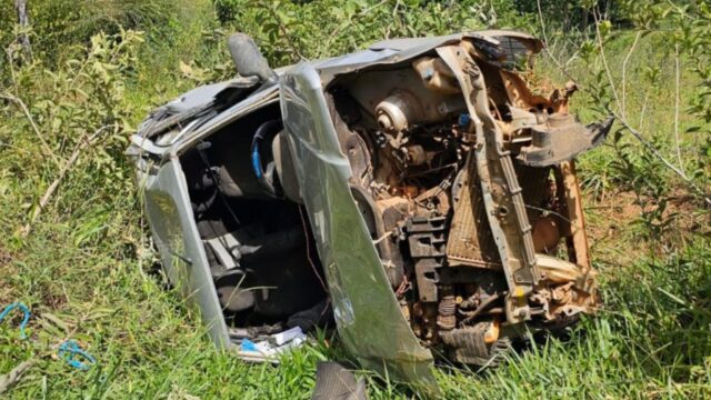 Motorista fica ferida após capotagem de carro na GO-305, entre Goiandira e Cumari