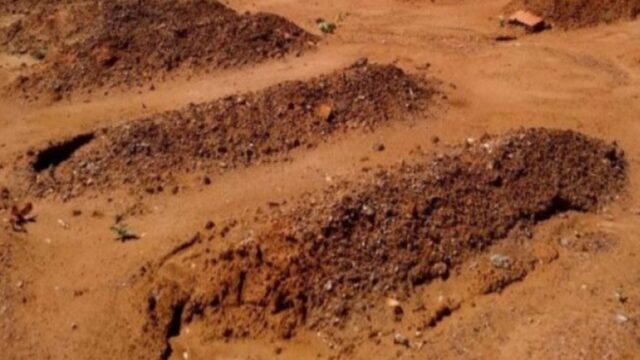 MP apura denúncia de que covas de cemitério têm cadáveres retirados para serem vendidas, em Caldas Novas
