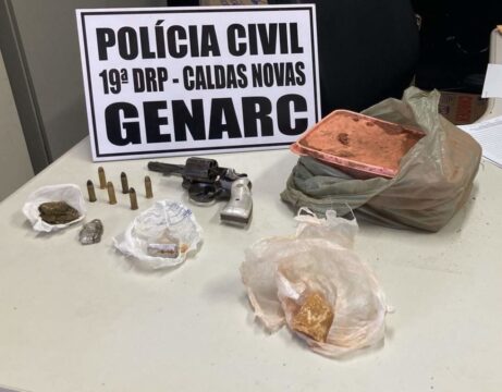 Homem é preso suspeito de tráfico de drogas e porte ilegal de arma de fogo em Caldas Novas